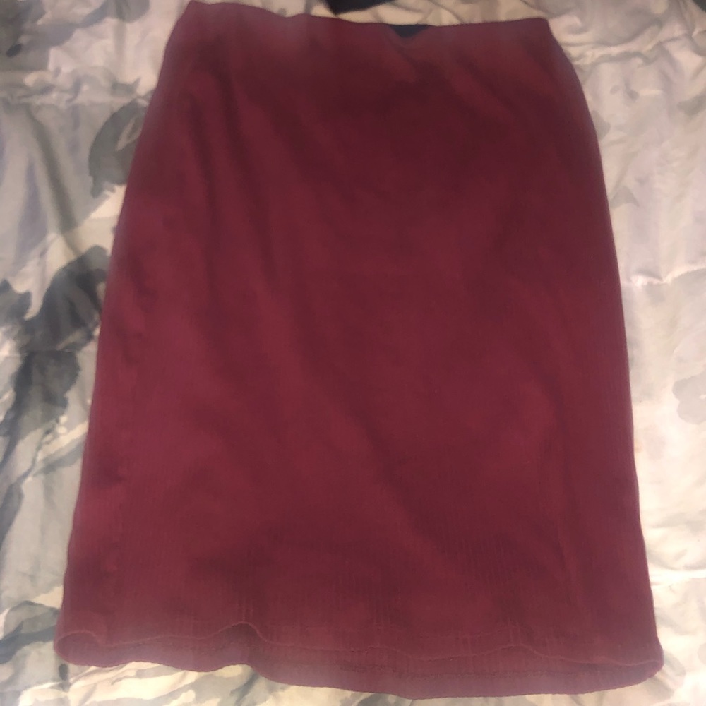 very cute burgundy skirt!